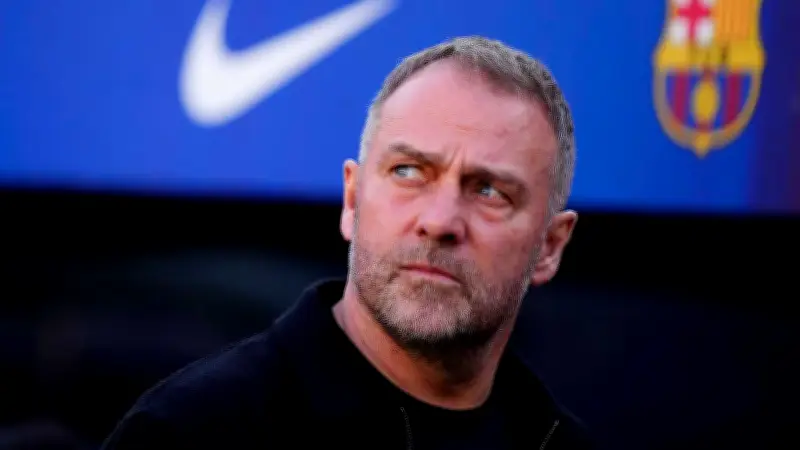 فليك يحذر نجوم برشلونة من الانسياق وراء حسابات أتلتيكو قبل صدام دوري الأبطال