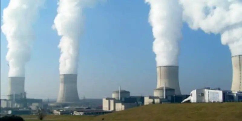 إيران تطلب سلسلة بشرية حول محطات الطاقة مع تصاعد الغارات الإسرائيلية