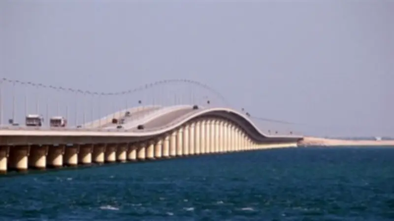 السعودية تُغلق جسر الملك فهد مع البحرين احترازياً قبل مهلة ترامب لإيران