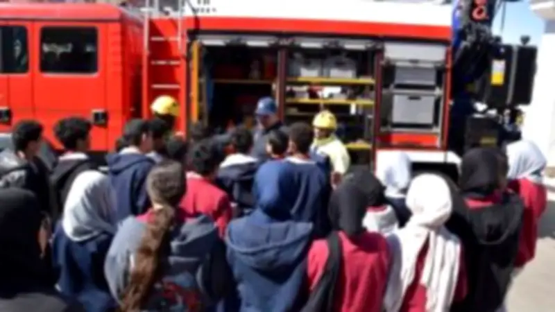 طلبة المدارس يزورون الحماية المدنية بالبحر الأحمر للتعرف على مكافحة الحرائق