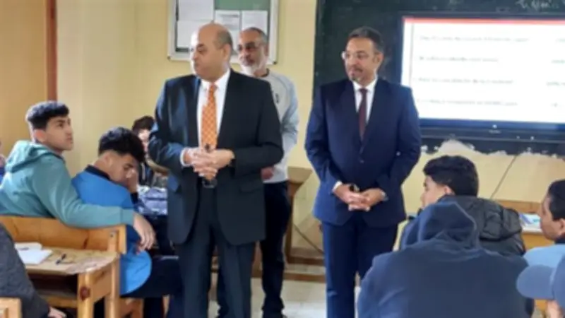 وكيل تعليم الدقهلية يوجه بالالتزام بالخطة الزمنية للمناهج خلال جولة مدرسية بالمنصورة