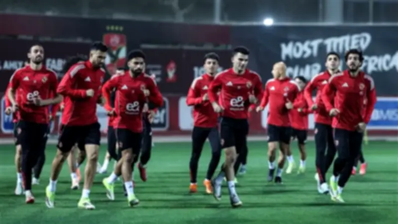الأهلي يواجه سيراميكا في مرحلة حسم الدوري المصري: تاريخ مواجهات وترتيب الفريقين