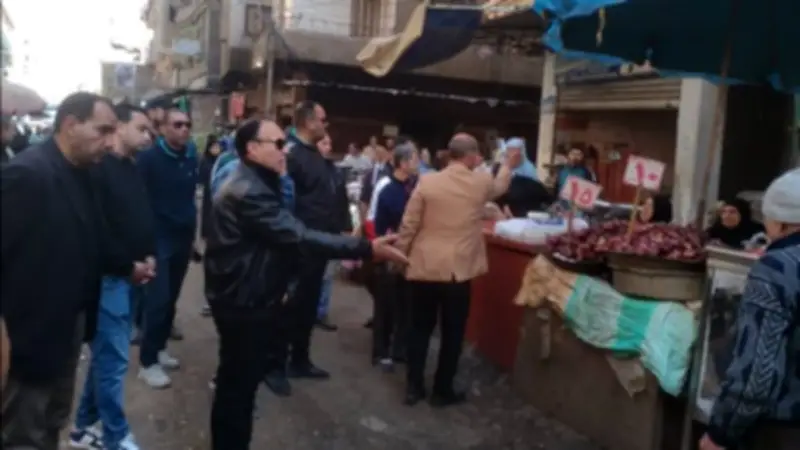 محافظ الدقهلية يوجه بفتح ممر آمن بسوق كفر البدماص ورفع الإشغالات بالمنصورة