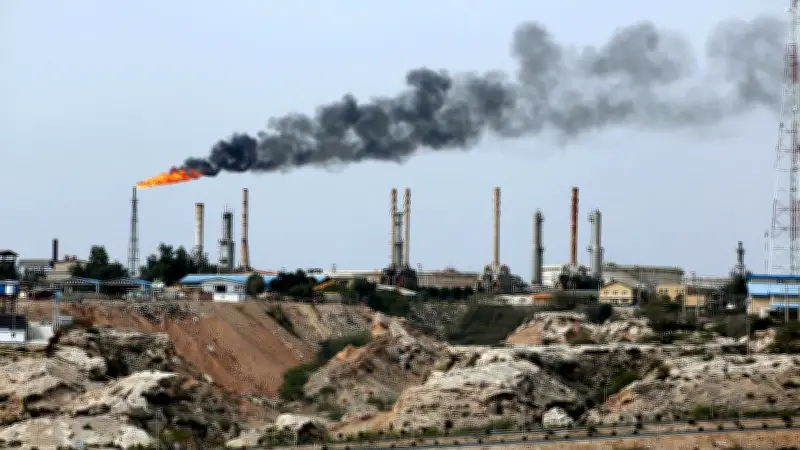 إعلام إسرائيلي: غارات على جزيرة خارج استهدفت أنظمة الدفاع الجوي ولم تطال منشآت نفطية