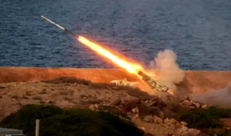 إمارة الشارقة تستهدف مبنى شركة اتصالات بصاروخ باليستي إيراني