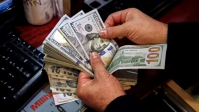 ارتفاع الدولار أمام الجنيه في البنوك المصرية: تحديث لحظي وتحليل للتأثيرات الاقتصادية