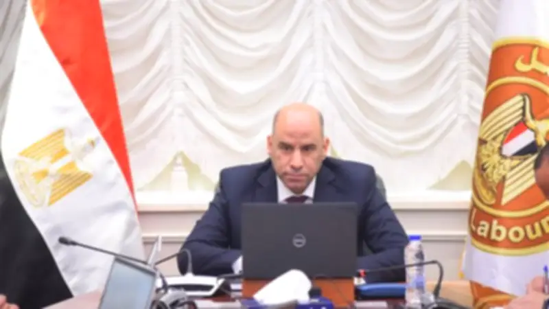 وزير العمل يبحث مع سفير بريطانيا تعزيز التعاون في التدريب المهني وتمكين المرأة