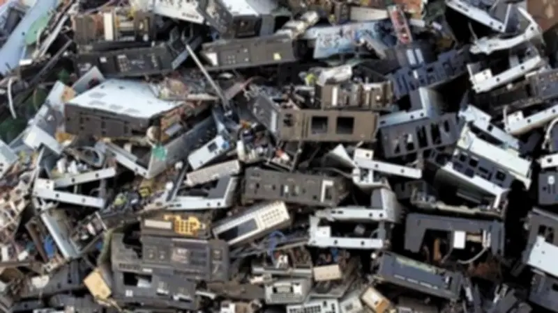 استقرار أسعار الخردة الإلكترونية وعلب الكان والكتب المستعملة في الأسواق المحلية اليوم