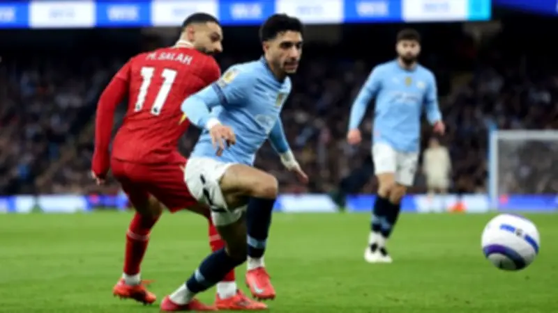 برشلونة يضع عمر مرموش في قائمة المرشحين لتعويض ليفاندوفسكي