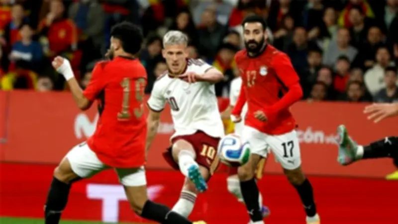 فيفا يفرض عقوبات على إسبانيا عقب حوادث عنصرية في مباراة مصر