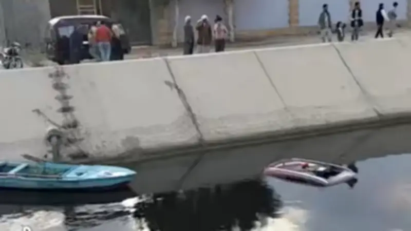 العناية الإلهية تنقذ سيدتين من الغرق بعد سقوط سيارتهما في ترعة المنصورية بالجيزة