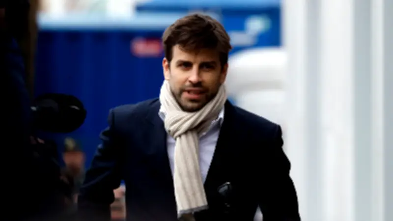 عقوبة جديدة لجيرارد بيكيه بعد مشادة مع حكام مباراة أندورا ومالقا في الدوري الإسباني