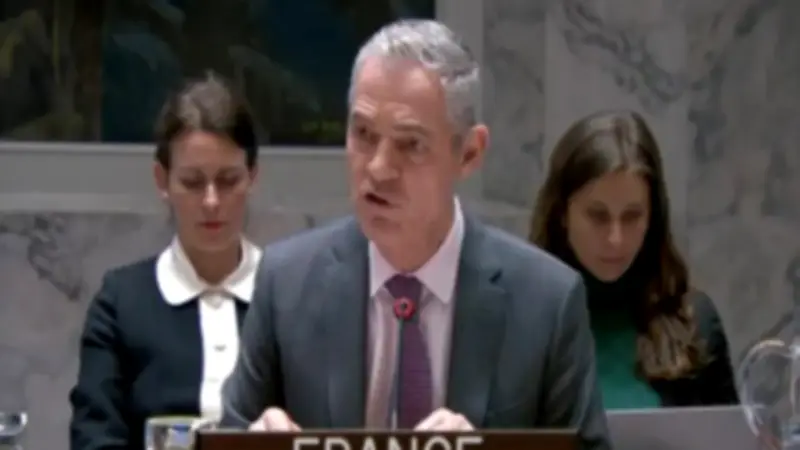 فرنسا تطالب بفتح مضيق هرمز أمام الملاحة الدولية وتحذر من تداعيات الإغلاق على الاقتصاد العالمي