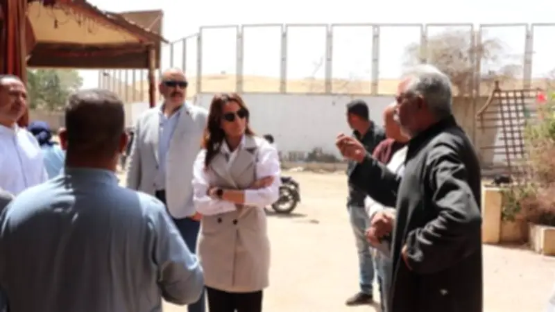 حملة عاجلة في نزلة السمان لتنظيم مخلفات الإصطبلات وحماية محيط الأهرامات