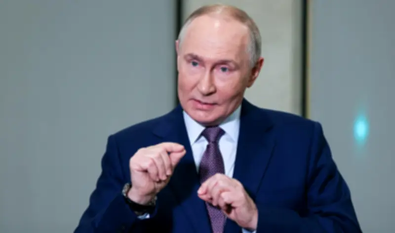 روسيا تدمر إيران لن تفتح مضيق هرمز: تصعيد جديد في العلاقات الدولية