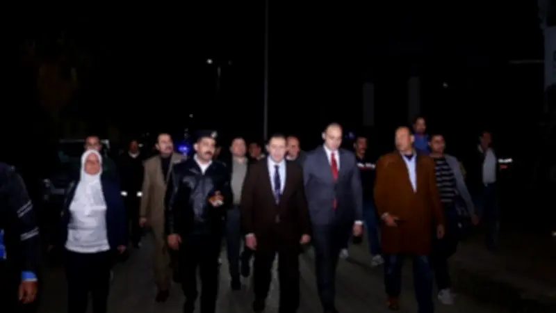 محافظ دمياط يتابع غلق المحال العامة في جولة ميدانية للتأكد من الالتزام بالقرارات الحكومية