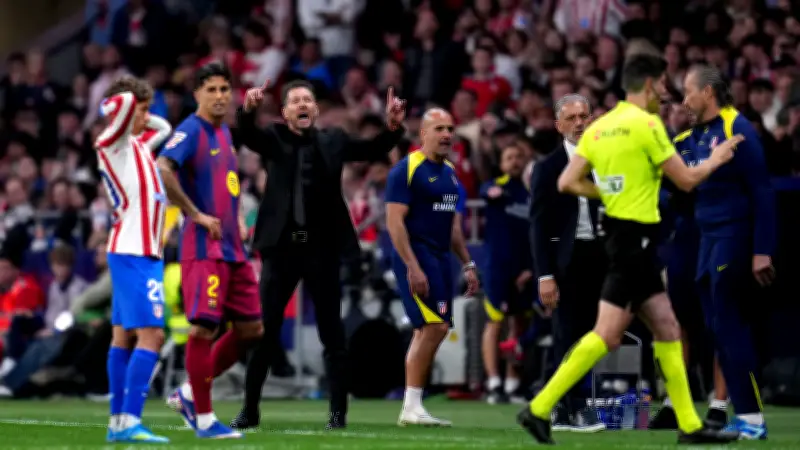 أتلتيكو مدريد يقدم شكوى رسمية ضد اللجنة الفنية بسبب خطأ الحكم في مباراة برشلونة