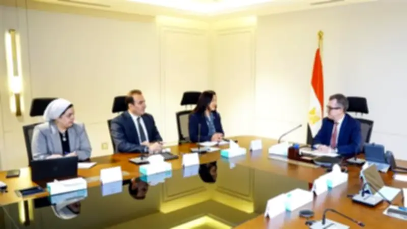 وزير التخطيط يؤكد التعامل بحسم مع التحديات واستمرار التكيف مع التقلبات الجيوسياسية