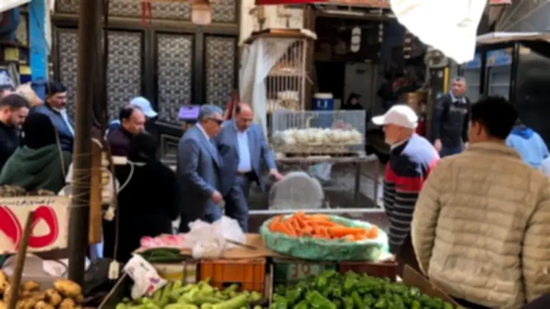 محافظ الدقهلية يتفقد سوق كفر البدماص ويوجه بإزالة الإشغالات لضمان الممر الآمن