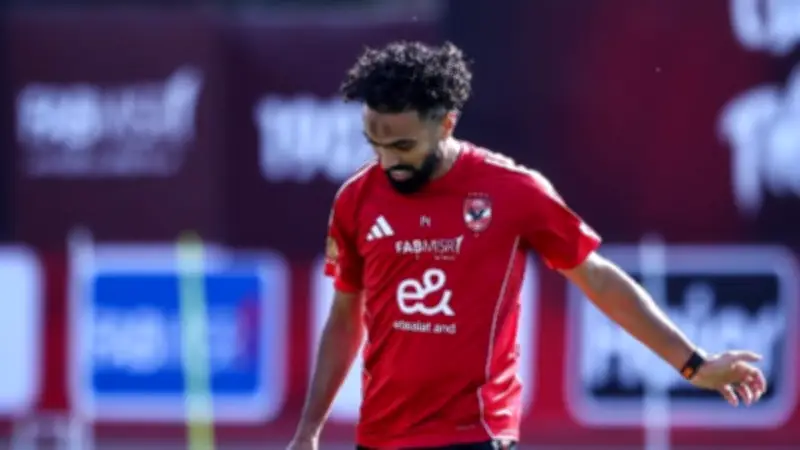 حسين الشحات ينعي والد زوجته في يوم مباراة الأهلي المصري