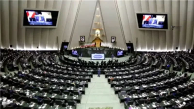 البرلمان الإيراني يطالب بوقف فوري لحركة السفن في هرمز ردا على العدوان الإسرائيلي على لبنان