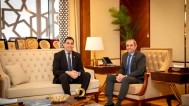 وزير الشباب والرياضة يلتقي رئيس شركة العاصمة الإدارية لتعزيز التعاون في المجال الرياضي