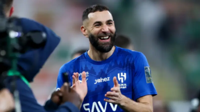 بنزيما يكتب التاريخ بهاتريك مذهل مع الهلال في دوري روشن السعودي