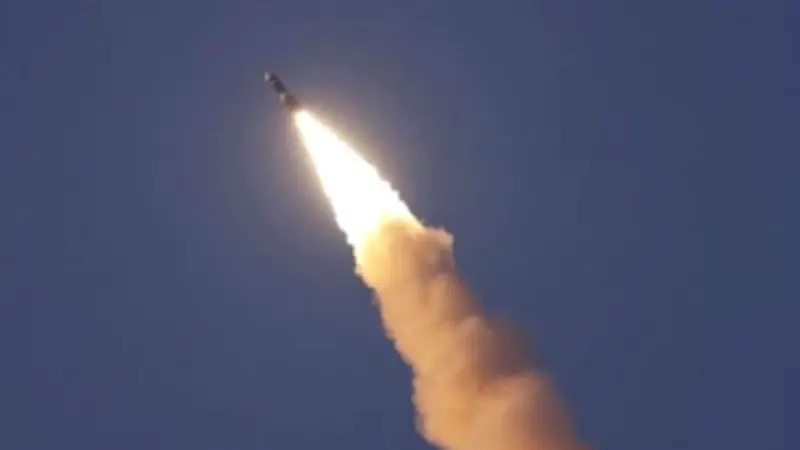 كوريا الشمالية تختبر صاروخاً باليستياً جديداً برأس عنقودي في سلسلة اختبارات عسكرية متقدمة