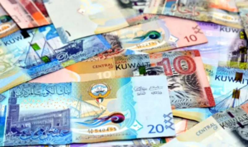 الدينار الكويتي يشهد تراجعاً ملحوظاً في البنوك المحلية اليوم الخميس