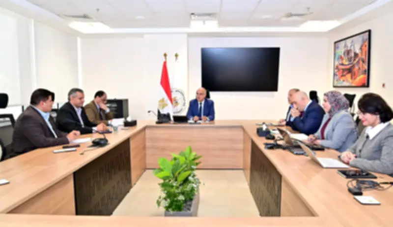 وزير الري يوجه بتنفيذ أعمال تطهير المصارف قبل فترة أقصى الاحتياجات