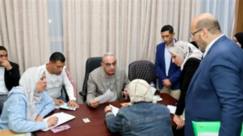 محافظ الإسماعيلية يوجه الشباب للانضمام إلى فرص العمل في المناطق الحرة والصناعية