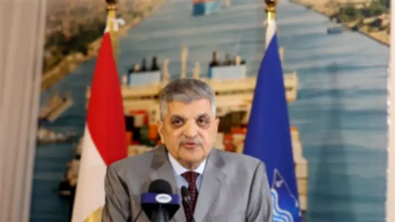 إنقاذ طاقم صال بحري بعد حريق في قناة السويس: عمليات إنقاذ مكثفة وتأكيد على سلامة الملاحة