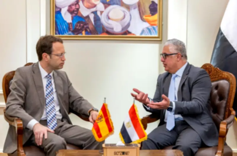 رئيس اقتصادية قناة السويس يبحث التعاون في الطاقة المتجددة والموانئ مع سفير إسبانيا
