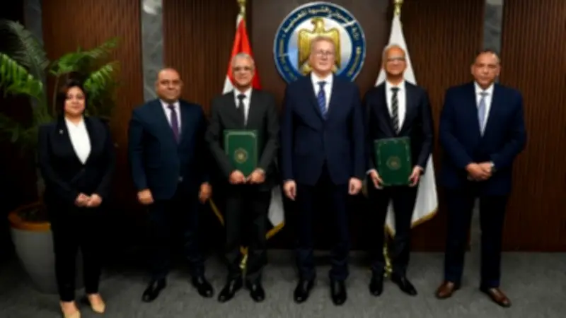 وزير البترول يشهد توقيع عقد توريد خام الفوسفات لمجمع صناعي جديد في السخنة