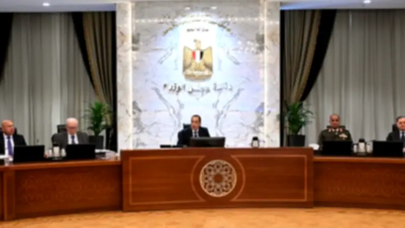 رئيس الوزراء يهنئ الأقباط بعيد القيامة ويؤكد على دور مصر في جهود السلام الإقليمي