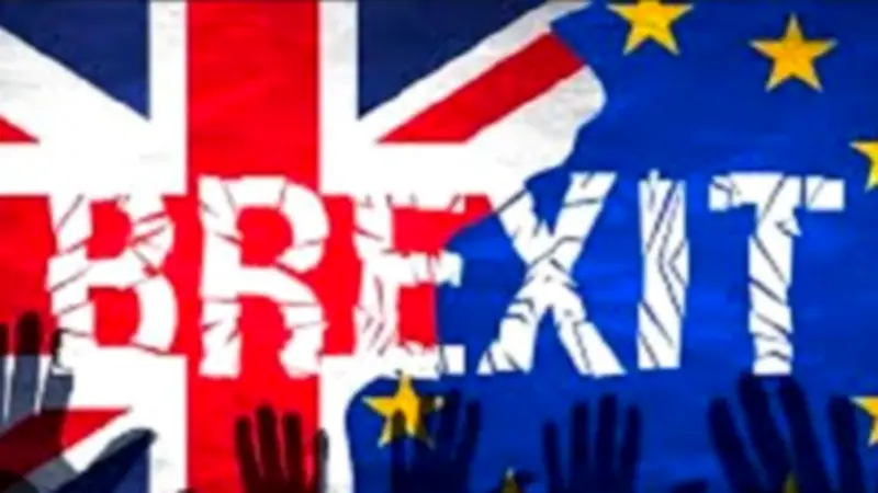 محافظ أسوان يشارك في احتفالات يوم اليتيم لرسم البسمة على وجوه الأطفال