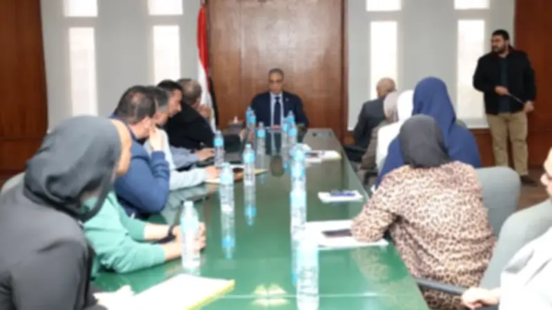 محافظ الجيزة يلتقي الجهاز التنفيذي لمنطقة أبو رواش الصناعية لتفقد المشروعات والبنية التحتية