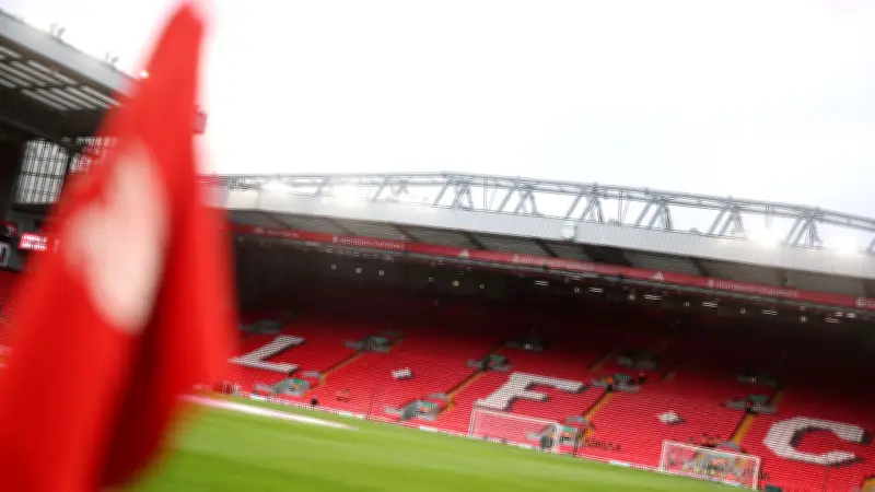 احتجاج جماهيري في ليفربول: مدرج "الكوب" يصمت حتى نهاية الموسم