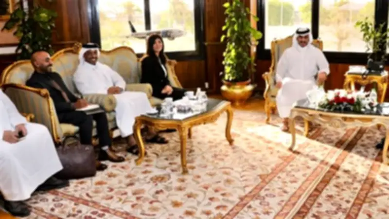 الحفني يبحث إنشاء مصنع لإنتاج وقود الطائرات المستدام مع مجموعة قطرية