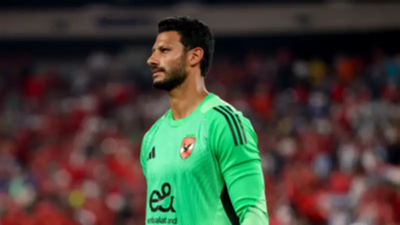 رابطة الأندية توقع عقوبات قاسية على الشناوي والأهلي بعد مشادة مع الحكم