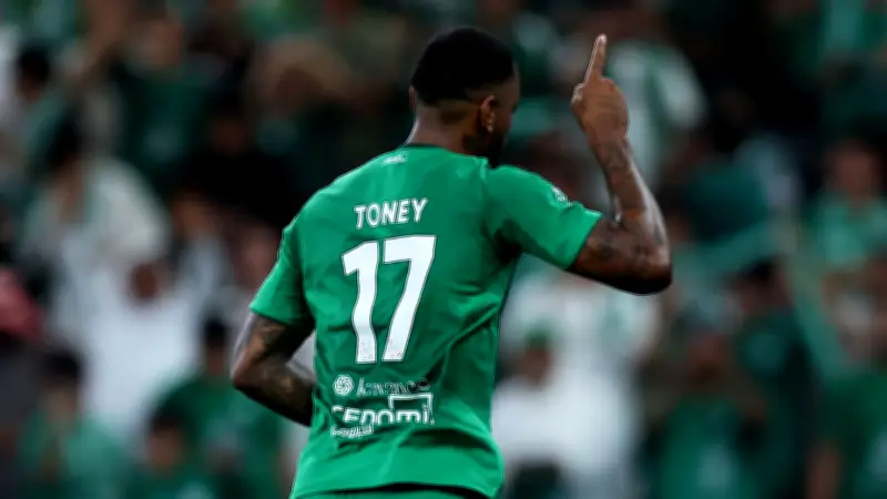 خبير تحكيمي يبرئ إيفان توني من الكذب في واقعة الحكم الرابع بدوري روشن