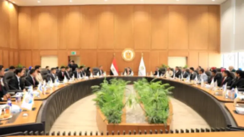 وزير التعليم العالي يشيد بطلاب جامعة العاصمة لدورهم في مبادرة ترشيد الطاقة