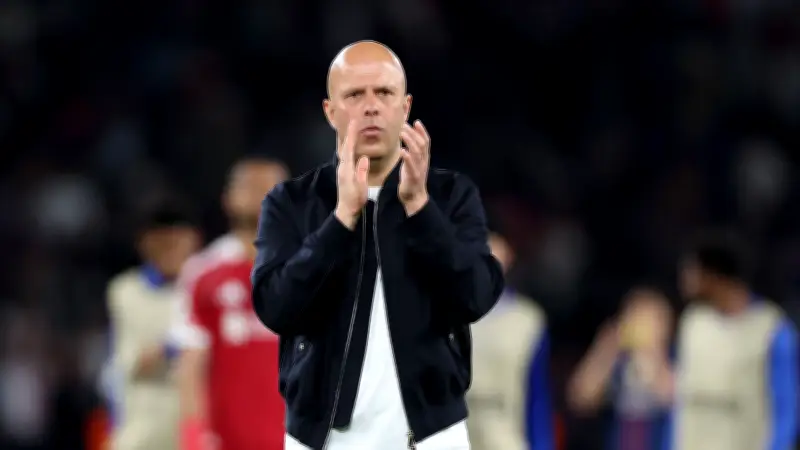 سلوت يؤكد على تحديات مواجهة فولهام ويعلق على مستقبله مع ليفربول