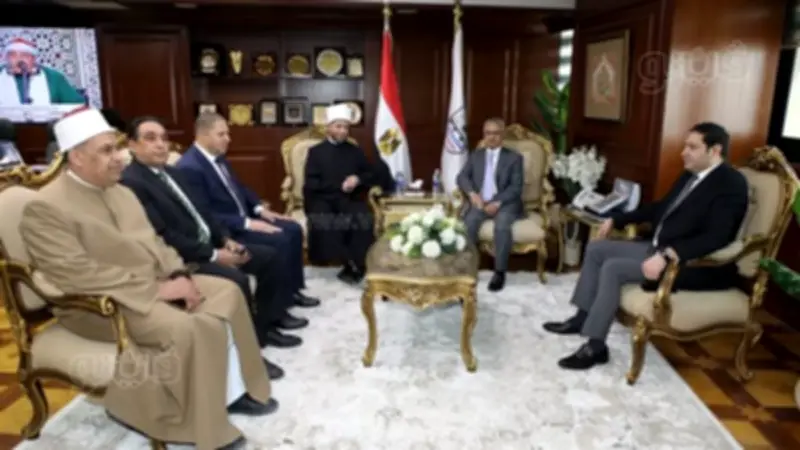 محافظ بني سويف ووزير الأوقاف يؤدّيان صلاة الجمعة بمسجد عمر بن عبد العزيز