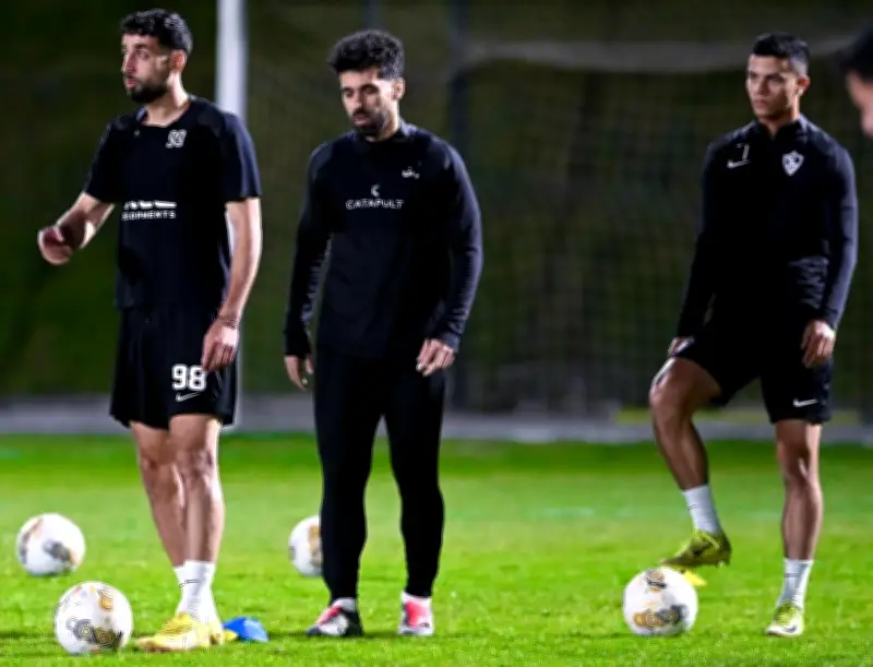 معتمد جميل يعقد جلسة أخيرة مع لاعبي الزمالك قبل قمة بلوزداد الجزائرية