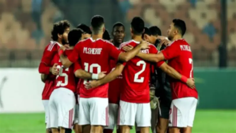 الأهلي يقرر التضحية بثلاثة نجوم في خط الهجوم.. ومصير محمد شريف لا يزال غامضًا