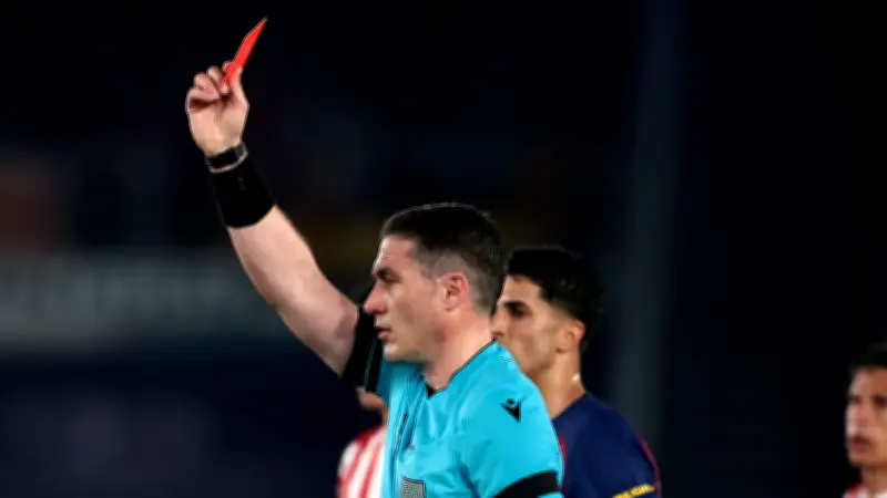 عقوبة خفية للحكم كوفاتش بعد مباراة برشلونة وأتلتيكو في دوري الأبطال