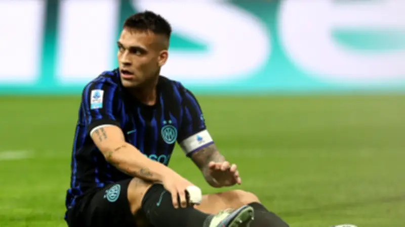 إصابة جديدة تهدد لاوتارو مارتينيز.. كيف تؤثر على صدارة إنتر ميلان في الدوري الإيطالي؟