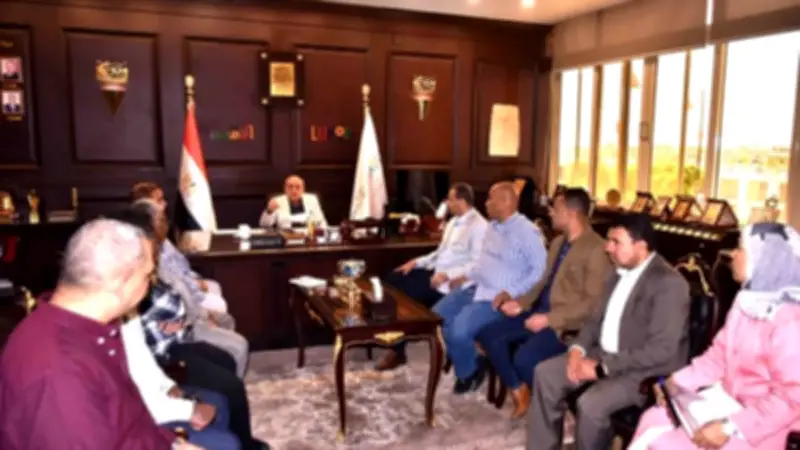 محافظ الأقصر يترأس اجتماعاً موسعاً مع رؤساء المدن لمناقشة ملفات تقنين أملاك الدولة والخدمات