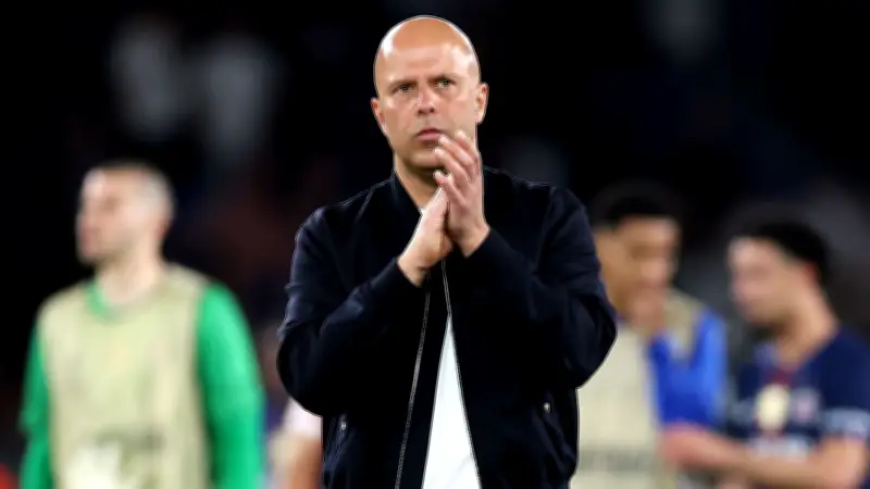 آرني سلوت يبرر فشل ليفربول: النادي ليس معتاداً على الفوز بالدوري الإنجليزي سنوياً